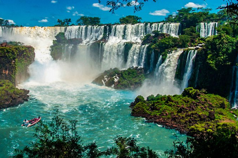 Air Terjun Iguazu: Keajaiban Alam yang Memukau