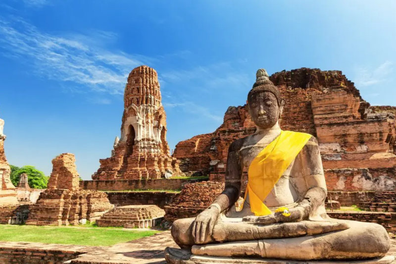 Ayutthaya: Kota Kuno dengan Reruntuhan Kuil Buddha