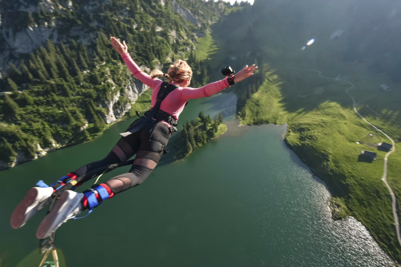 Bungee Jumping: Tantangan Adrenalin yang Menggetarkan